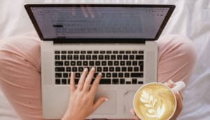 网易有道翻译在文档批量翻译中的格式丢失与排版问题分析